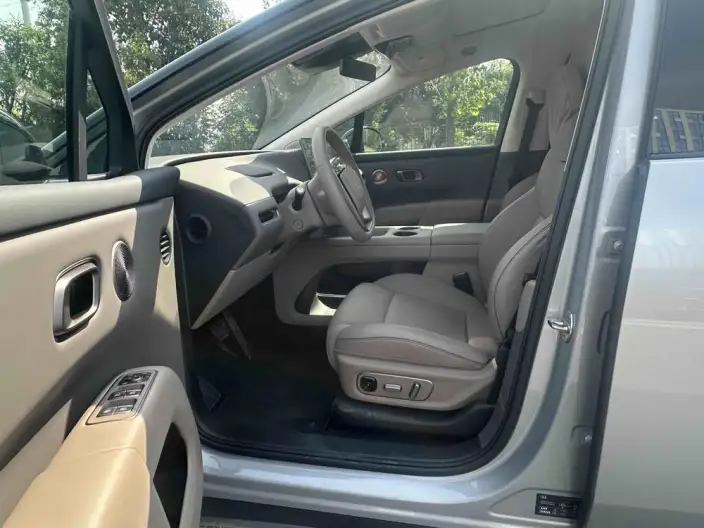 Li Auto i8 2025 Model Standard Edition – фото 10
