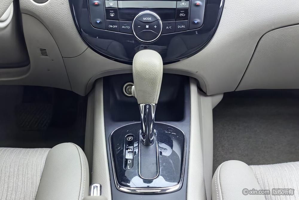 Nissan Tiida 2011 1.6L CVT Smart – фото 14