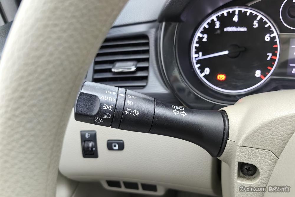 Nissan Tiida 2011 1.6L CVT Smart – фото 15