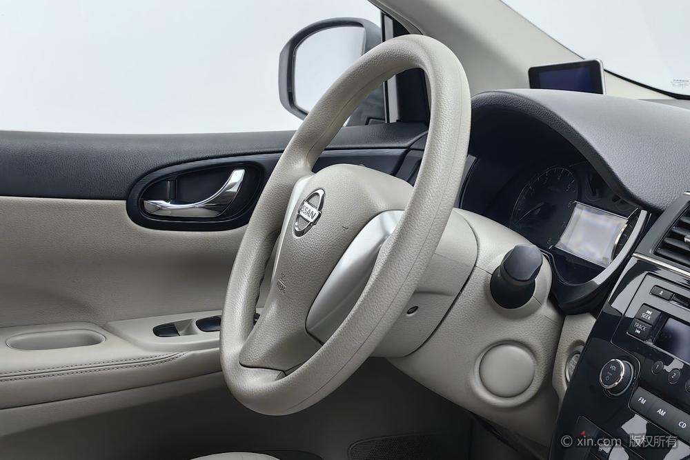 Nissan Tiida 2011 1.6L CVT Smart – фото 16
