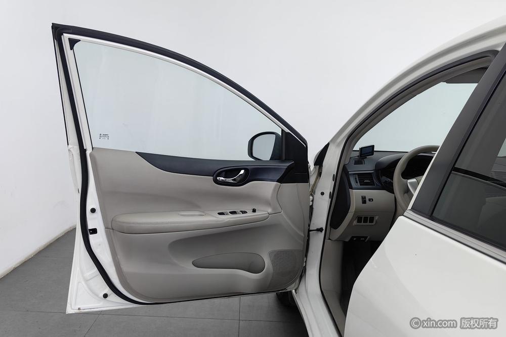 Nissan Tiida 2011 1.6L CVT Smart – фото 21