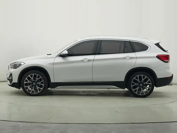 BMW X1 2022 Model xDrive25Li Exclusive Model – фото 4