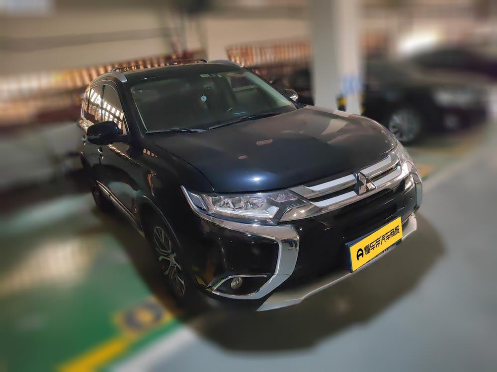Mitsubishi Outlander 2016 2.4L 4WD Premium Edition 7 seat – фото 3