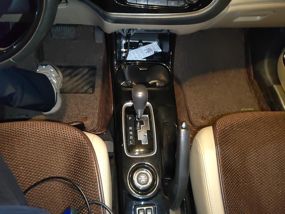 Mitsubishi Outlander 2016 2.4L 4WD Premium Edition 7 seat – фото 8