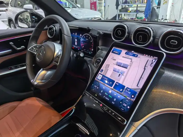 Mercedes-Benz GLC 2025 Model Facelift GLC 260 L 4MATIC Dynamic Model 5 seat – фото 9