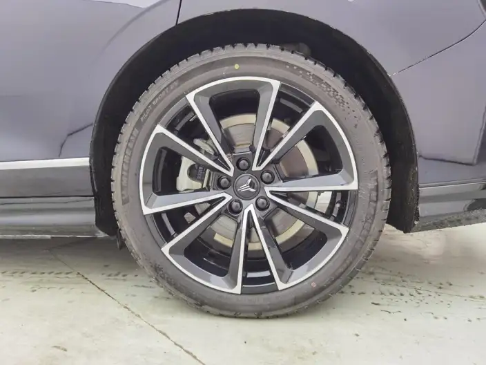 VOYAH Pursuit PHEV 2024 Model Ultra-long Endurance 4WD Ultimate Edition – фото 9