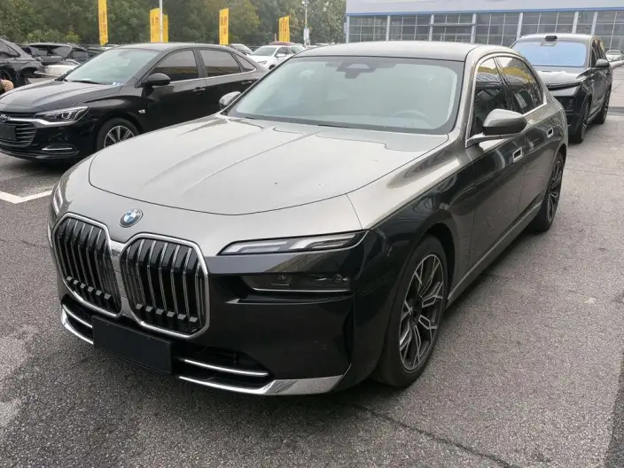 BMW 7 Series 2023 Model 735Li Luxury Set – фото 1