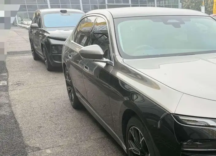 BMW 7 Series 2023 Model 735Li Luxury Set – фото 3