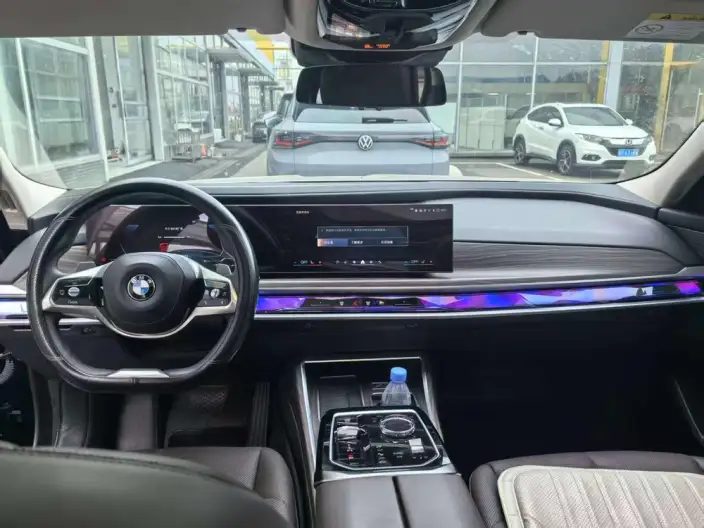 BMW 7 Series 2023 Model 735Li Luxury Set – фото 4