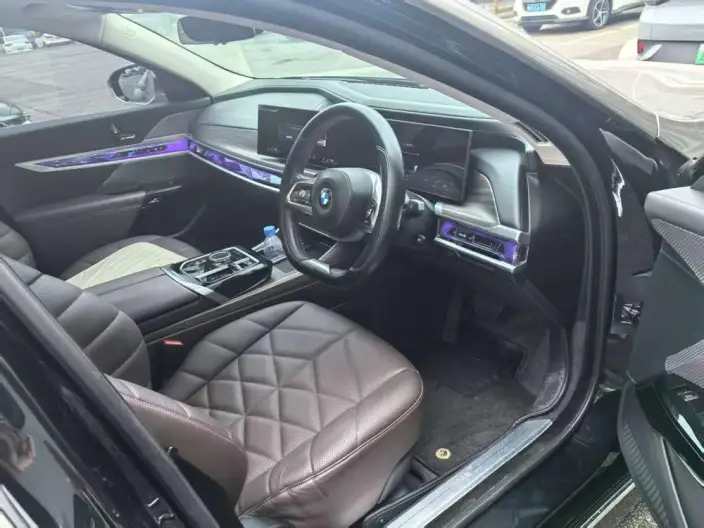 BMW 7 Series 2023 Model 735Li Luxury Set – фото 6
