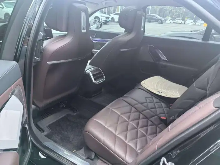BMW 7 Series 2023 Model 735Li Luxury Set – фото 8