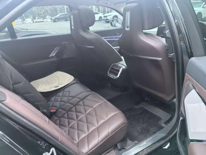 BMW 7 Series 2023 Model 735Li Luxury Set – фото 9