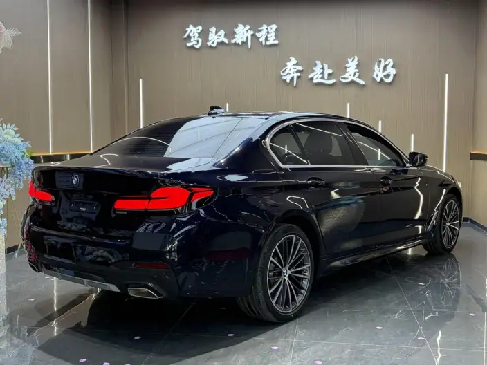 BMW 5 Series 2022 Model 530Li Leading Model M Sports Set – фото 6