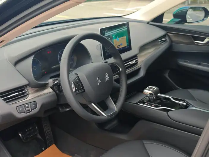 Hongqi E-QM5 2023 Model Facelift 620KM PLUS Edition – фото 8