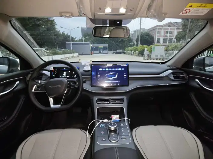 BYD Destroyer 05 2024 Model Honor Edition DM-i 120KM Luxury Model – фото 6