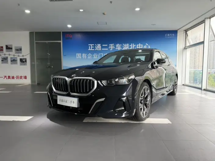 BMW 5 Series 2025 Model 530Li Exclusive Model M Sports Set – фото 1
