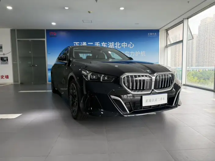 BMW 5 Series 2025 Model 530Li Exclusive Model M Sports Set – фото 3