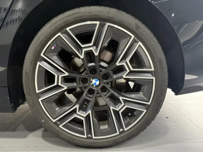 BMW 5 Series 2025 Model 530Li Exclusive Model M Sports Set – фото 7