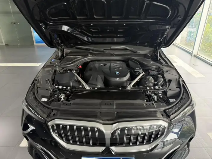 BMW 5 Series 2025 Model 530Li Exclusive Model M Sports Set – фото 8