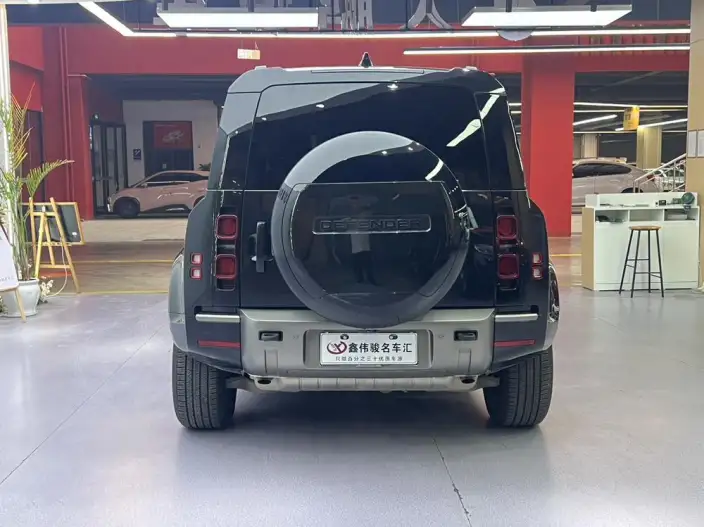 Land Rover Defender 2025 Model 110 3.0T P400 HSE X-Dynamic – фото 5