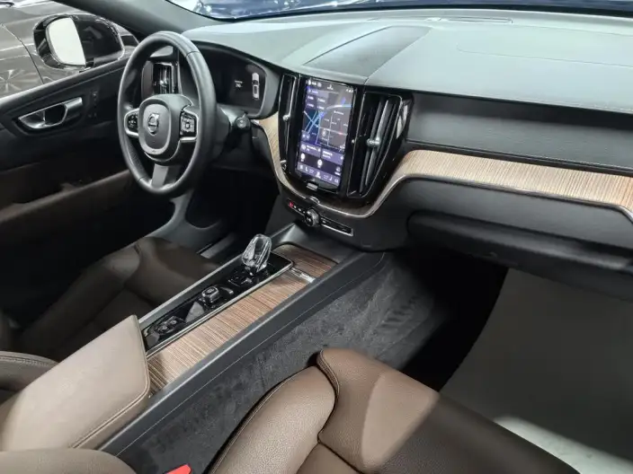 Volvo XC60 2025 Model B5 4WD Smart Range Deluxe Edition – фото 5