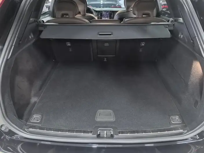 Volvo XC60 2025 Model B5 4WD Smart Range Deluxe Edition – фото 9