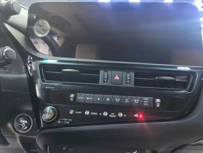 Lexus ES 2022 Model 300h Superior Edition – фото 8