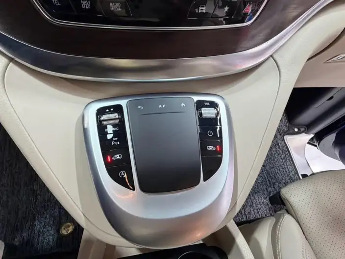 Mercedes-Benz V-Class 2022 Model V 260 Premium Edition – фото 9