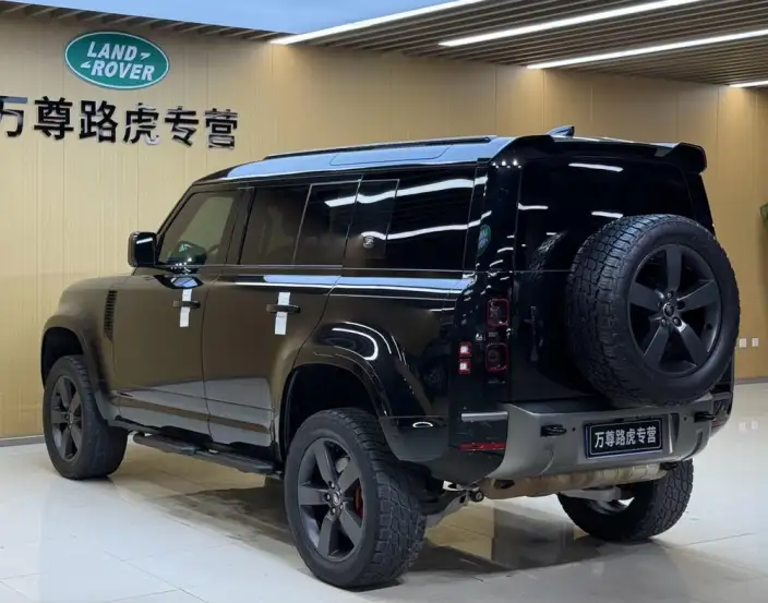Land Rover Defender 2024 Model 110 3.0T P400 X-Dynamic HSE – фото 4