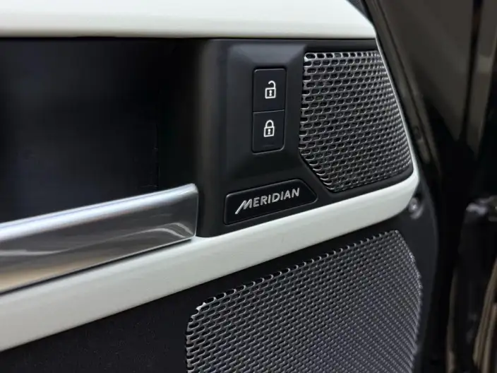 Land Rover Defender 2024 Model 110 3.0T P400 X-Dynamic HSE – фото 10