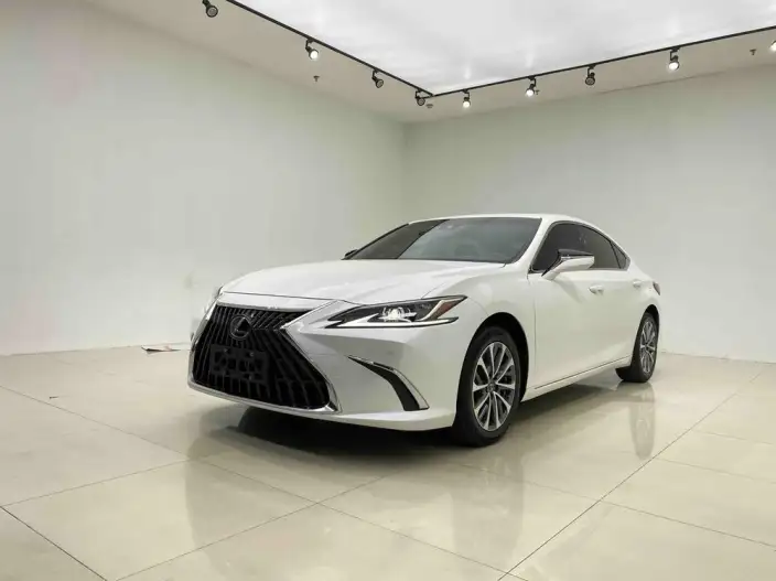 Lexus ES 2022 Model 300h Superior Edition – фото 1