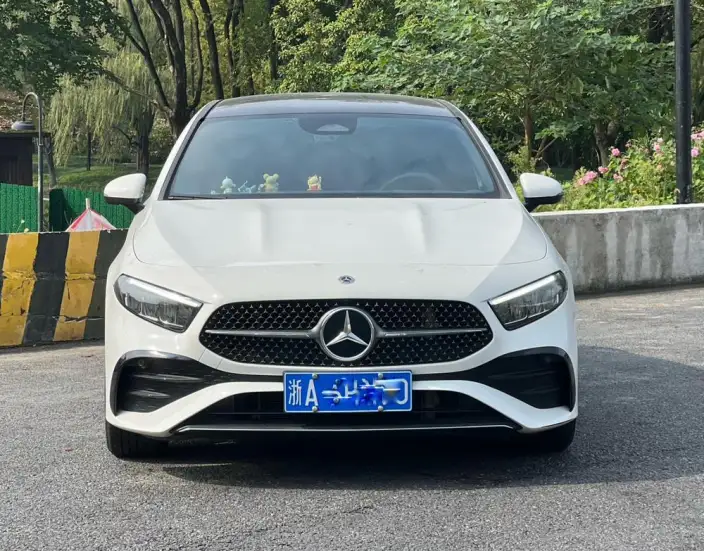 Mercedes-Benz A-class 2025 Model A 200 L Fashion Edition – фото 2