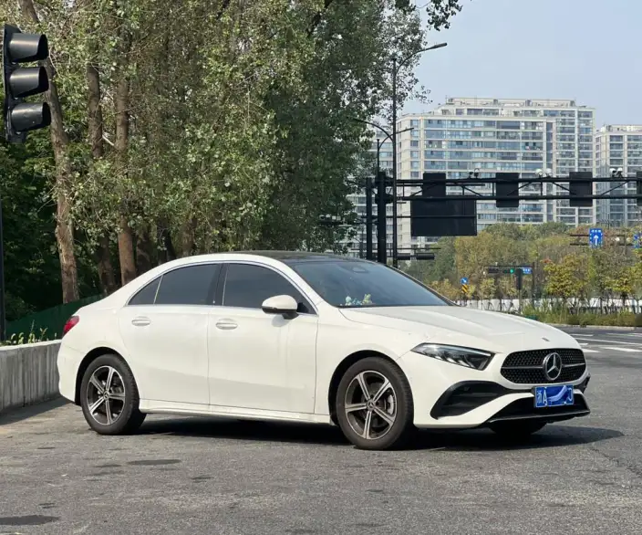 Mercedes-Benz A-class 2025 Model A 200 L Fashion Edition – фото 3