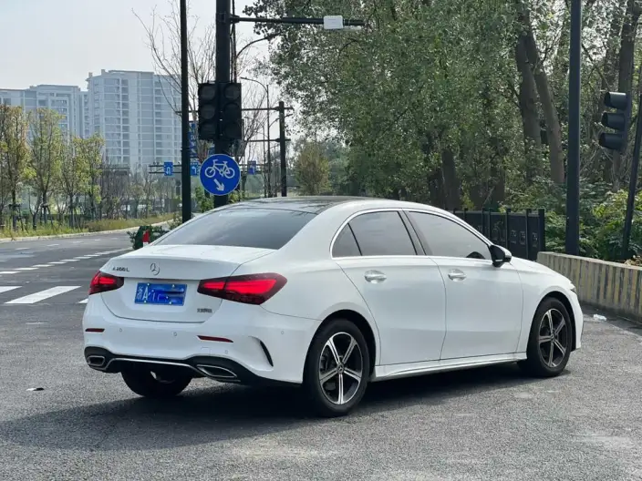 Mercedes-Benz A-class 2025 Model A 200 L Fashion Edition – фото 7
