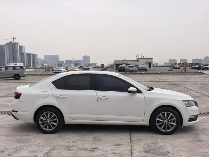 Skoda Octavia 2022 Model 1.5L Automatic Comfort Edition – фото 5
