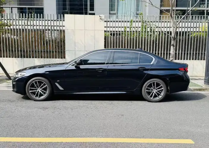 BMW 5 Series 2022 Model Facelift II 525Li M Sports Set – фото 3