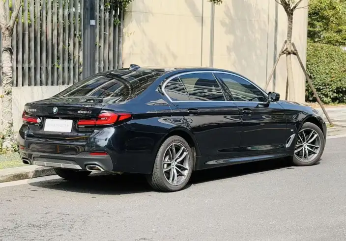 BMW 5 Series 2022 Model Facelift II 525Li M Sports Set – фото 5