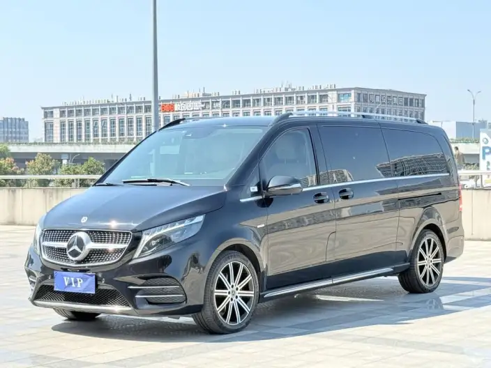 Mercedes-Benz V-Class 2022 Model V 260 L Long wheelbase Premium Edition – фото 1