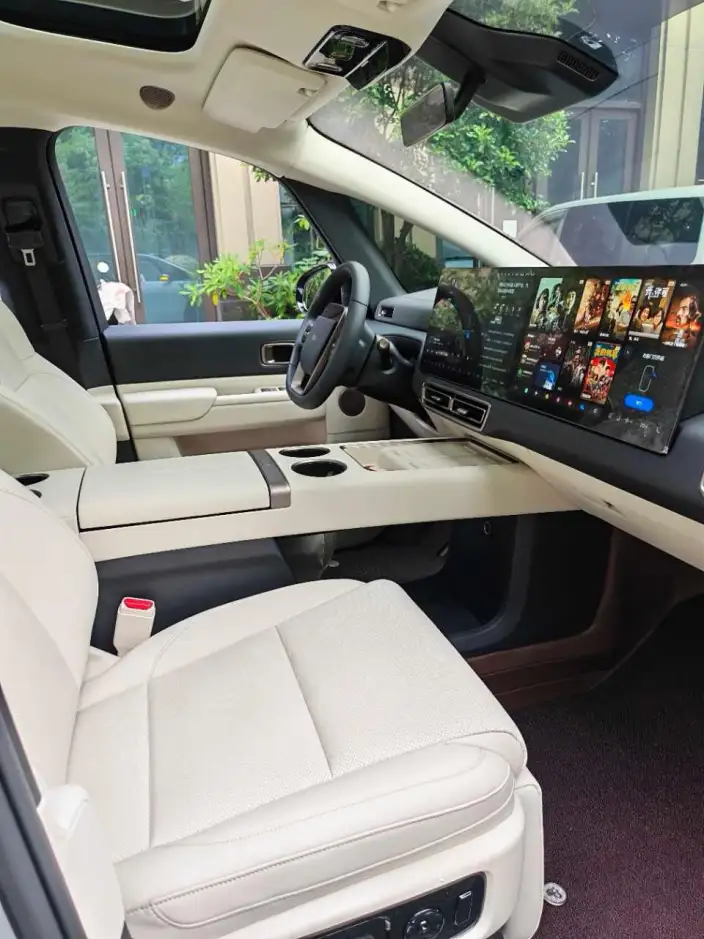 Li Auto MEGA 2025 Model Home Family Special Edition – фото 8