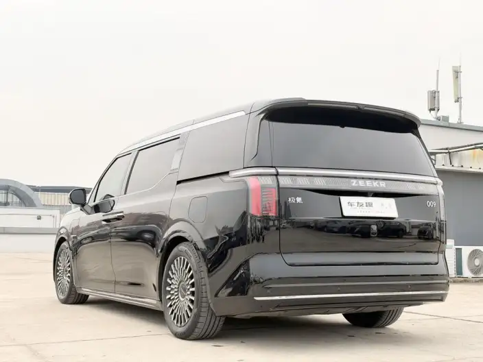 ZEEKR 009 2024 Model VI seat Executive Edition 4WD 108kWh – фото 4