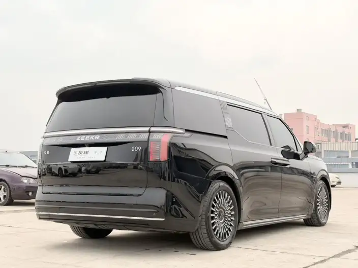 ZEEKR 009 2024 Model VI seat Executive Edition 4WD 108kWh – фото 6