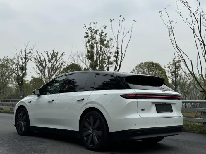 Li Auto i6 2025 Model 4WD Standard Edition – фото 5