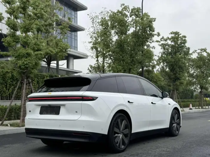 Li Auto i6 2025 Model 4WD Standard Edition – фото 7