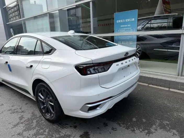 Ford Mondeo 2025 Model EcoBoost 180 Luxury Model – фото 5