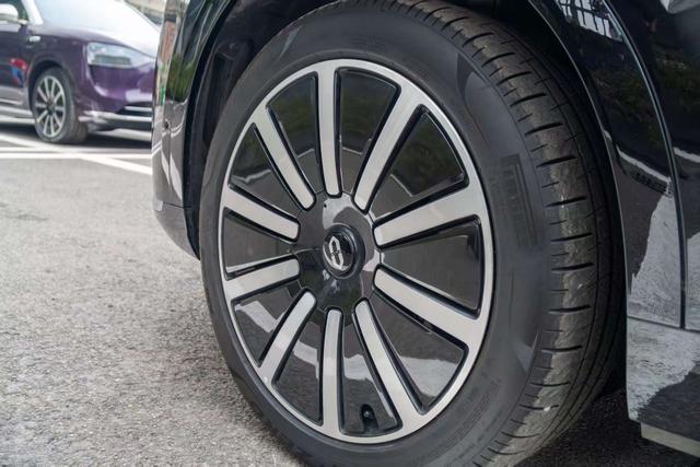 AITO M9 2024 Extended-Range Ultra 6-Seater – фото 17