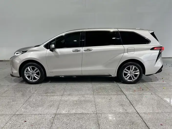 Toyota Sienna 2024 Model Hybrid 2.5L 4WD Premium Edition – фото 4