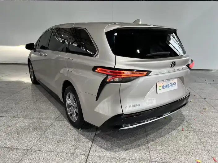 Toyota Sienna 2024 Model Hybrid 2.5L 4WD Premium Edition – фото 5