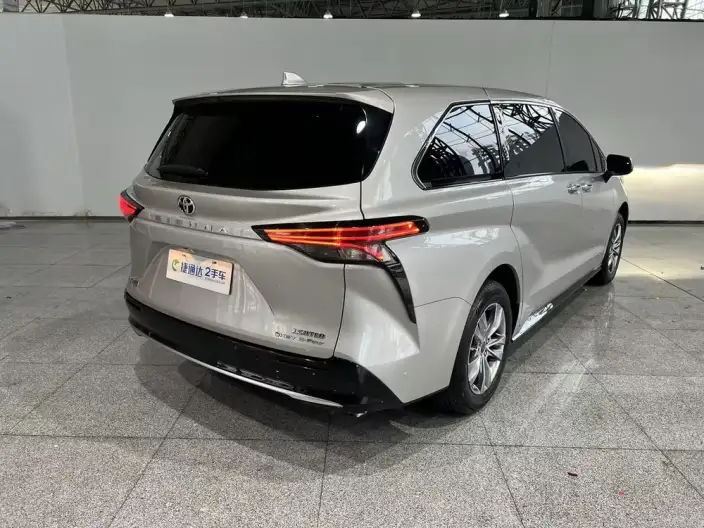 Toyota Sienna 2024 Model Hybrid 2.5L 4WD Premium Edition – фото 7