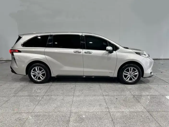 Toyota Sienna 2024 Model Hybrid 2.5L 4WD Premium Edition – фото 8