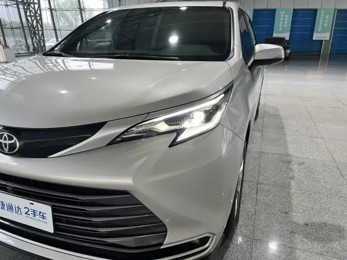Toyota Sienna 2024 Model Hybrid 2.5L 4WD Premium Edition – фото 10